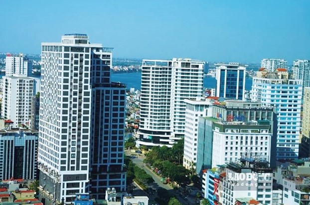 マクロ経済がポジティブなペースを維持する中で、不動産市場は多くの明るい兆しを見せています。写真:LINH TRANG
