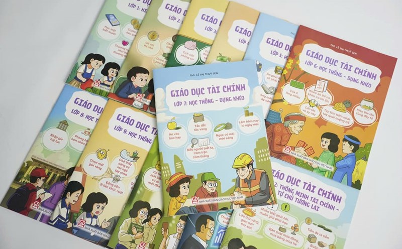 The book series "Financial Education" is officially launched to Vietnamese readers. Photo: Publishing House