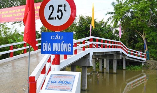 Cầu Đìa Muồng (TP Cần Thơ) được xây dựng từ nguồn hỗ trợ của Quỹ Xã hội từ thiện Tấm lòng Vàng. Ảnh: NHÂN NHÂN