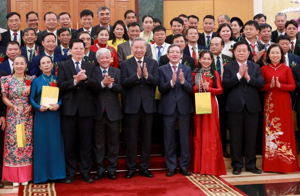 General Secretary To Lam, leaders of the Party, State and delegates took a souvenir photo. Photo: Hien Hoa