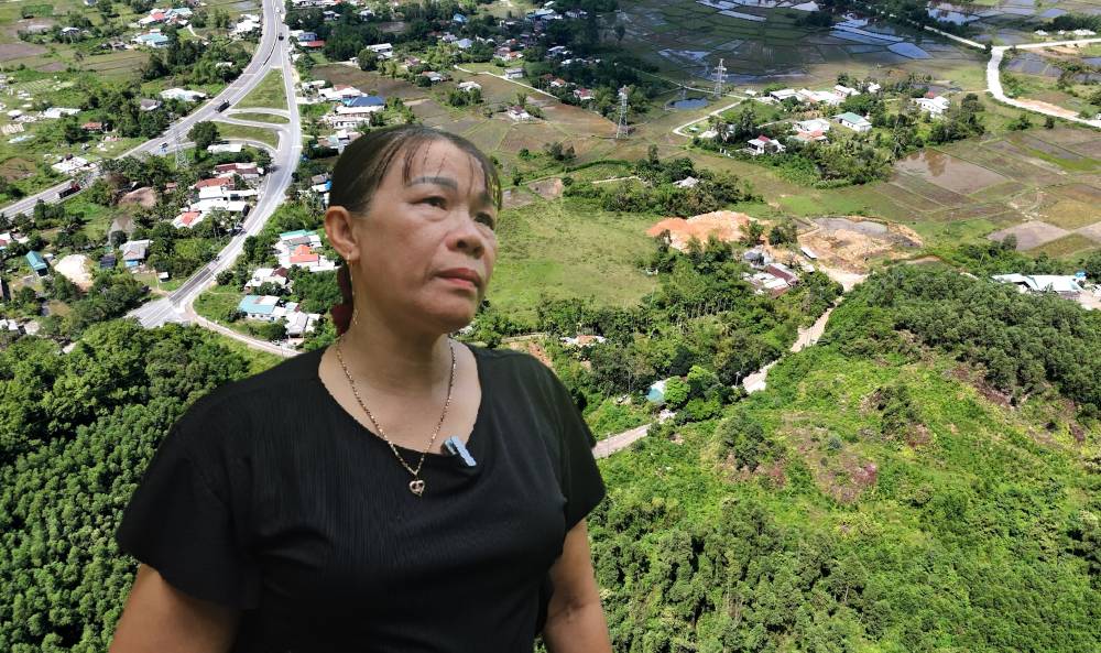 산에 수백 미터의 균열이 나타났고 산사태가 도사리고 있어 주민들이 불안해하고 있습니다. 사진: 응우옌 루언