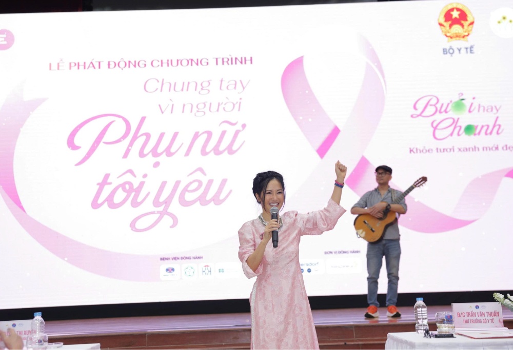 Ca si Hong Nhung tham gia