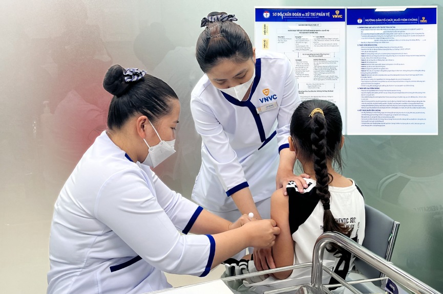 The dengue vaccine is currently injected into children from 4 years old and adults. Photo: VNVC