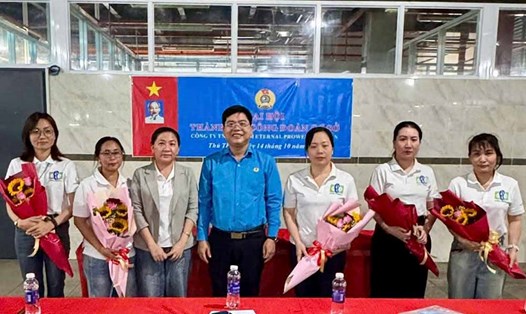 Ông Nguyễn Hoài Thanh dự Đại hội thành lập Công đoàn cơ sở ở Công ty TNHH Sản xuất - Thương mại Enternal Prowess Long An. Ảnh: LĐLĐ tỉnh Tây Ninh