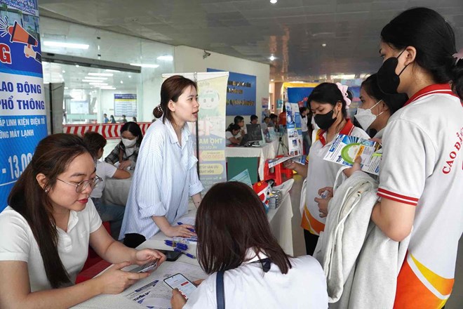 Doanh nghiep tuyen dung lao dong tai san giao dich viec lam tinh Dong Nai. Anh tu lieu: HAC 