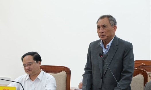 Ông Nguyễn Kim Khang - Nguyên Chủ tịch Ủy ban MTTQ Việt Nam tỉnh Lâm Đồng góp ý tại Hội nghị. Ảnh: Lâm Đức