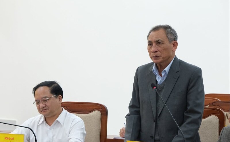 El Sr. Nguyen Kim Khang - Ex Presidente del Comite del Frente de la Patria de la provincia de Lam Dong opina en la Conferencia. Foto: Lam Duc