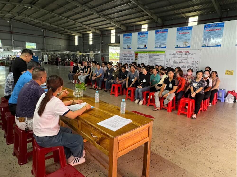 Quang canh buoi Le ket nap doan vien va thanh lap Cong doan co so. Anh: Luu Hung.