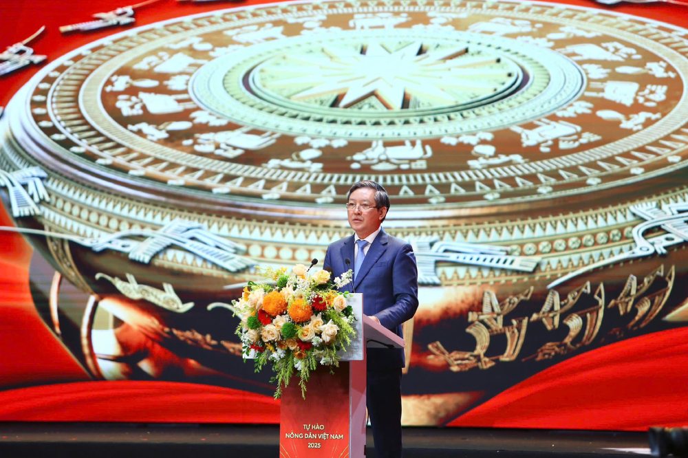 Dong chi Luong Quoc Doan, Uy vien Trung uong Dang, Pho Chu tich Uy ban Mat tran To quoc Viet Nam, Bi thu Dang uy, Chu tich BCH TU Hoi Nong dan Viet Nam phat bieu khai mac le ton vinh. Anh: ...