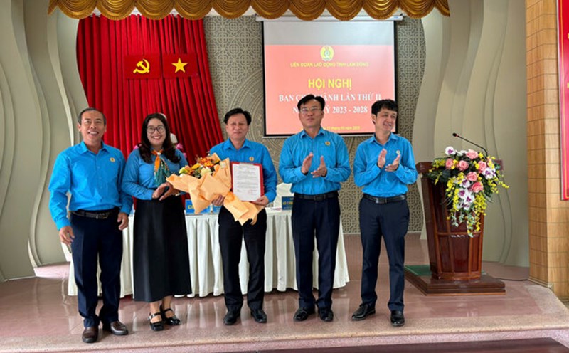 Mr. Phan Thanh Thai - Vice Chairman of Lam Dong Provincial Labor Federation was approved to be Chairman of the Provincial Trade Union Inspection Committee for the 2023 - 2028 term. Photo: Le Hung