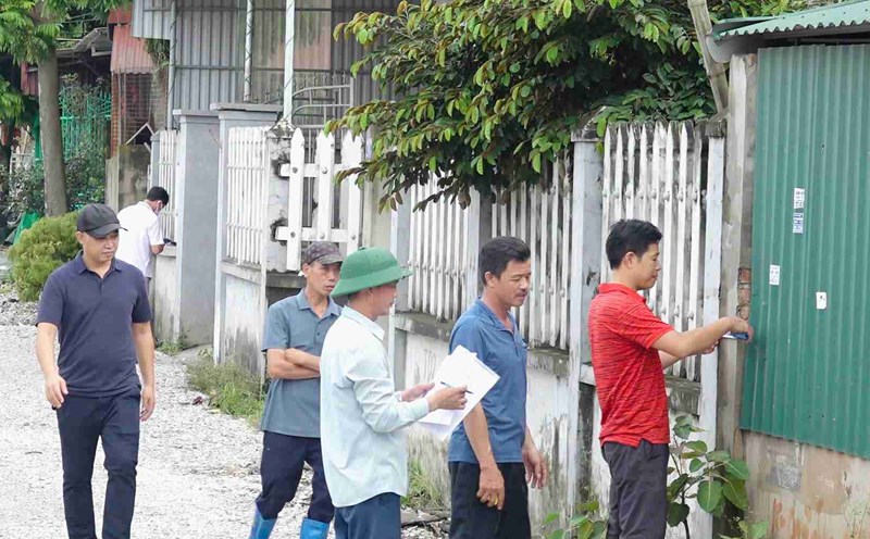 Tu Minh Ward officials surveyed to serve the Vu Manh Hung Street expansion project (Hai Phong City). Photo: Nguyen Thuong
