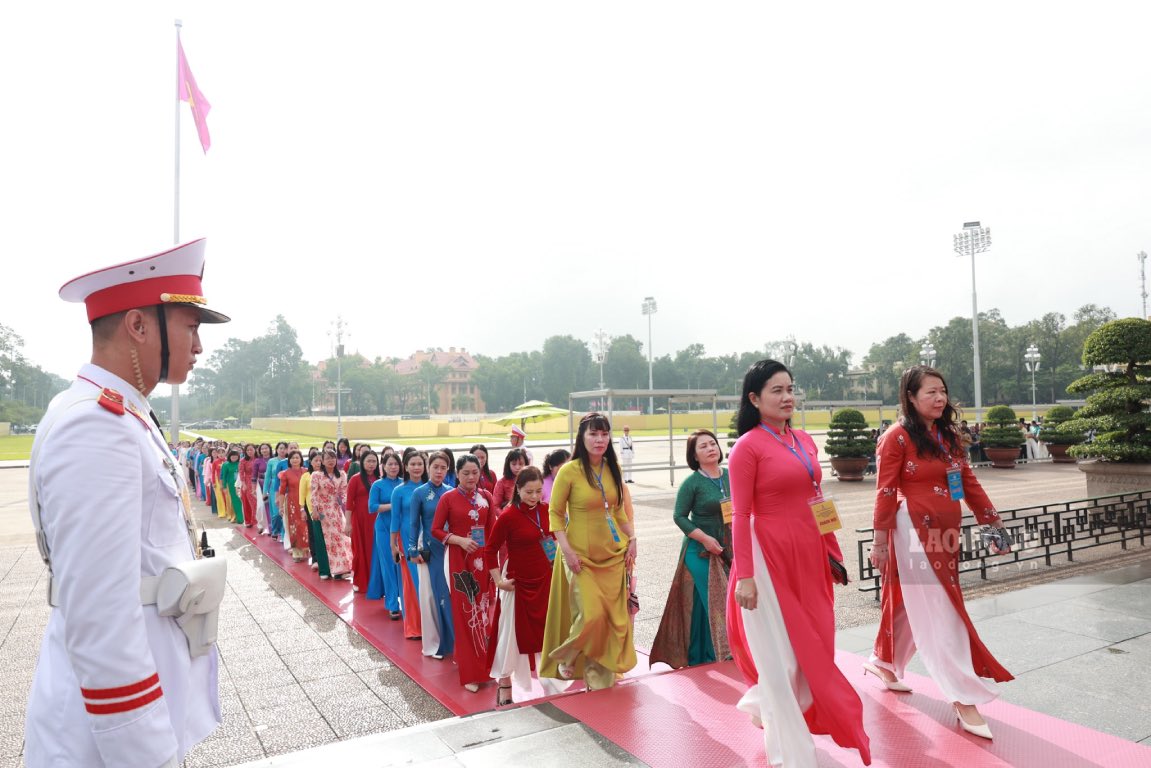 Doan dai bieu vao Lang vieng Chu tich Ho Chi Minh. Anh: Hai Nguyen