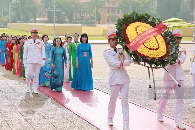 90 nữ đo&agrave;n vi&ecirc;n c&ocirc;ng đo&agrave;n ti&ecirc;u biểu b&aacute;o c&ocirc;ng d&acirc;ng B&aacute;c
