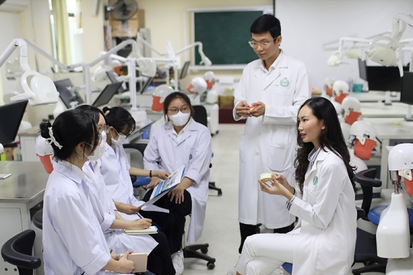 Les ministeres les secteurs et les localites ont commence a annoncer le plan de fusion des ecoles de medecine et de pharmacie. Photo d'illustration : UMP