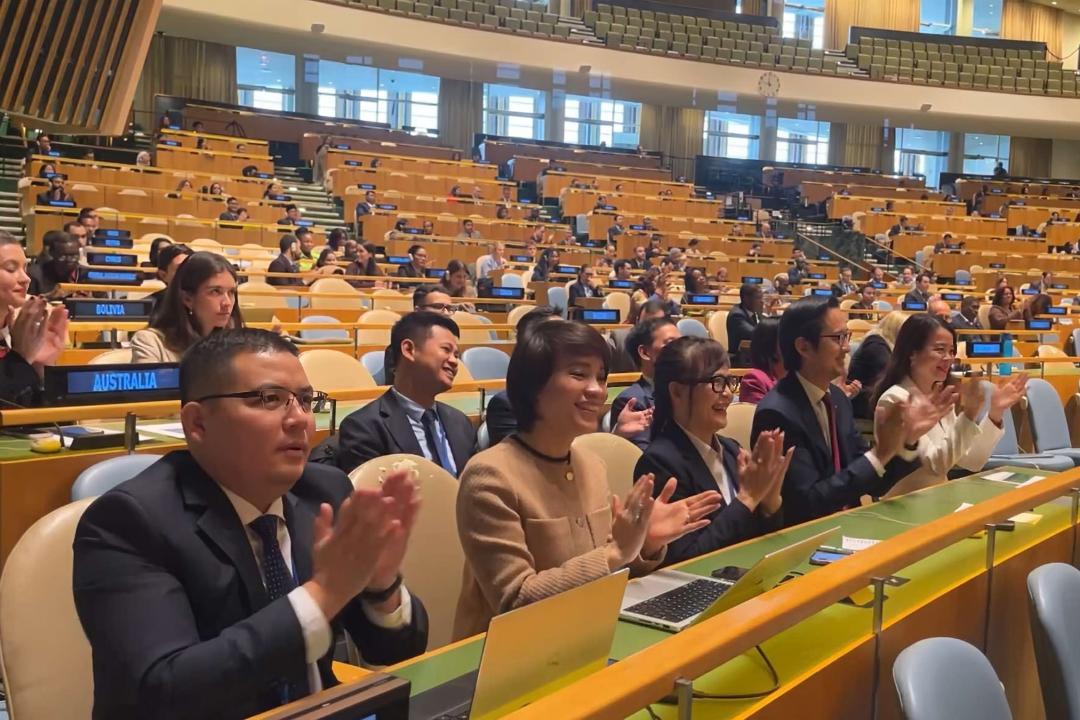 The Vietnamese delegation heard the results of the re-election to the United Nations Human Rights Council on October 14, 2025. Photo: Ministry of Foreign Affairs