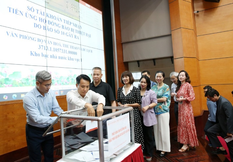 Bo VHTTDL to chuc quyen gop ung ho dong bao bao lu doi voi cac can bo, cong chuc, vien chuc, nguoi lao dong thuoc Bo