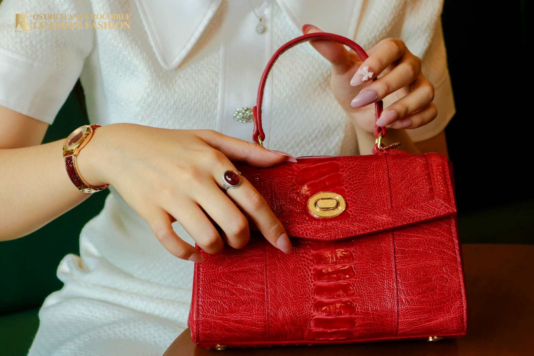 Khatoco da dieu革のハンドバッグ - 10月20日の女性への意味のある感謝の贈り物。写真:Huong Kieu