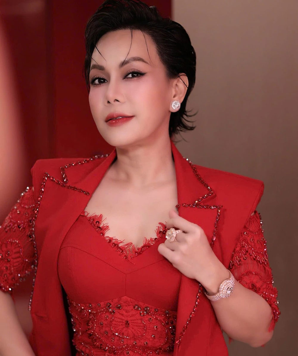 Nghe si Viet Huong. Anh: Nghe si cung cap