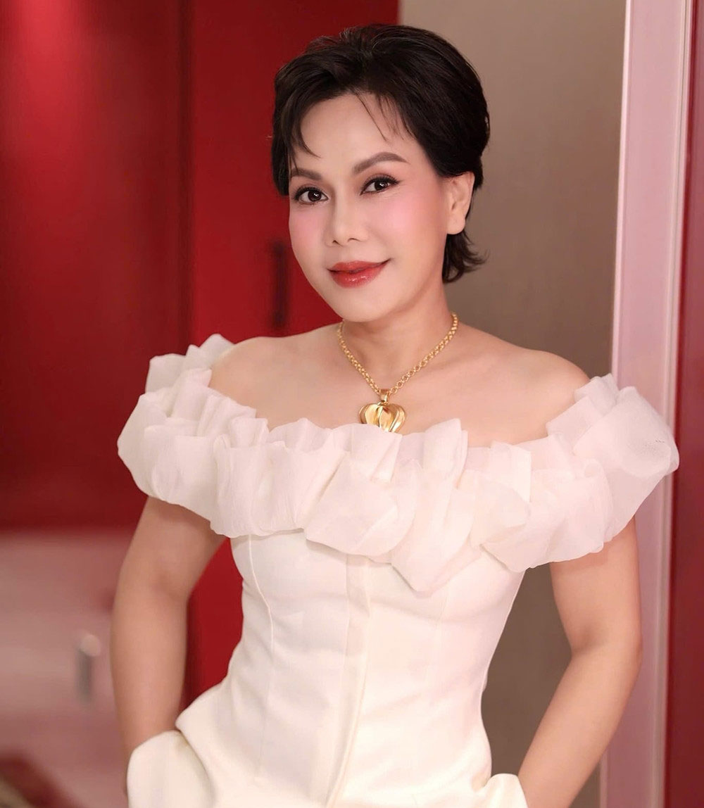 Nghe si Viet Huong. Anh: Nghe si cung cap