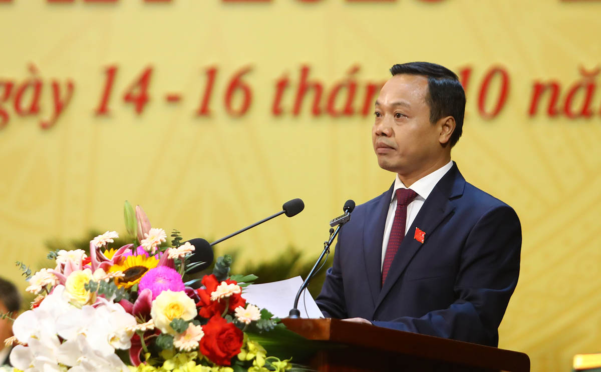 Ong Tran Tien Dung - Pho Bi thu Tinh uy Dien Bien bao cao nhung ket qua noi bat trong nhiem ky vua qua. Anh: Thanh Binh
