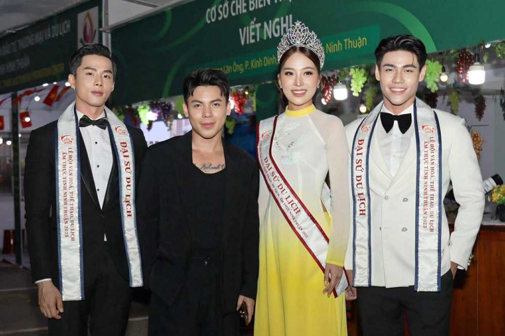 Ky Duyen la 1 trong 3 Dai su du lich
