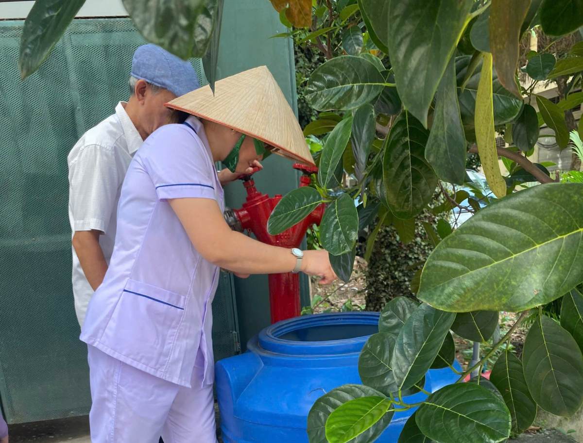 Phuong Le Chan xu ly o dich o khu vuc ngo 10 Ho Sen. Ảnh: Phuong Le Chan