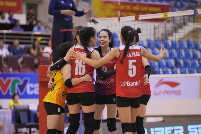 LPBank 닌빈 여자팀은 올해 홈 경기장에서 결승에 진출했습니다. 사진: VFV