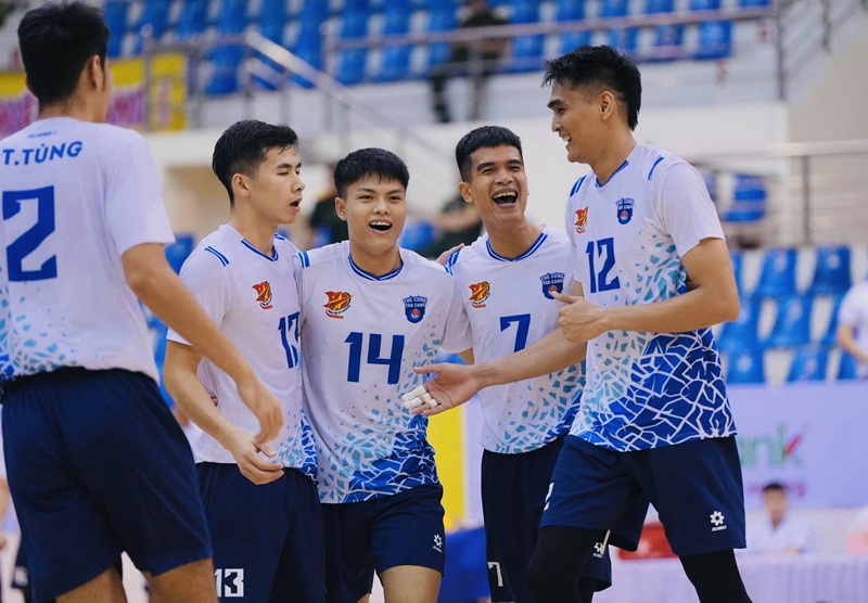 공격수 리반(12번)은 테콩 탄캉 배구팀에서 뛰어난 활약을 펼친 선수입니다. 사진: VFV