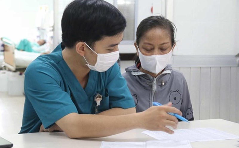 The locality is considering allocating a budget of 20.6 billion VND to purchase medical equipment in Khanh Hoa. Photo: Huu Long