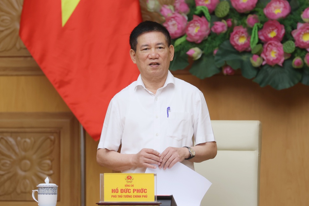 Deputy Prime Minister Ho Duc Phoc emphasized that the work of preventing and combating money laundering is not only to prevent corruption, smuggling, and illegal acts but also to promote economic development. Photo: VGP