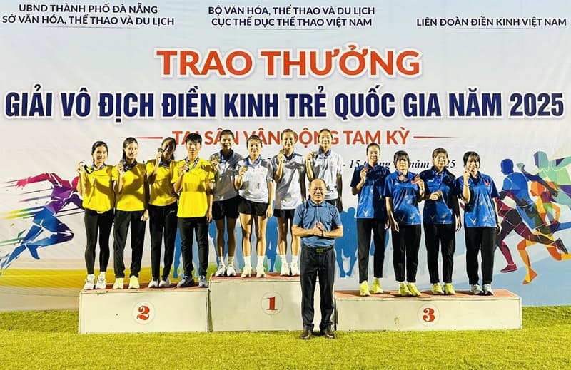 2025年全国女子陸上競技選手権で結果を獲得した選手たち。写真:Trinh Duc Thanh