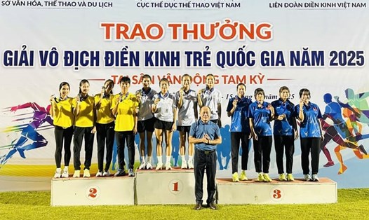 Các vận động viên thi đấu giành kết quả tại Giải điền kinh trẻ vô địch quốc gia 2025. Ảnh: Trịnh Đức Thanh