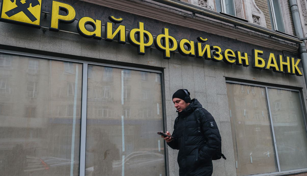 Bureau de la banque Raiffeisen a Moscou en Russie. Photo : TASS