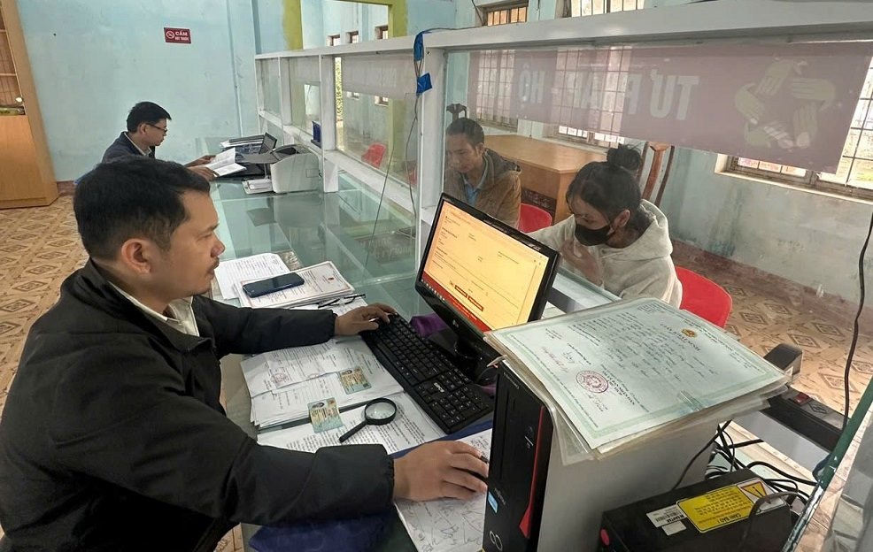 Quang Ngai 재무부는 산악 코뮌에 코뮌당 100억 VND 지원 지출을 자문합니다. 사진: Vien Nguyen