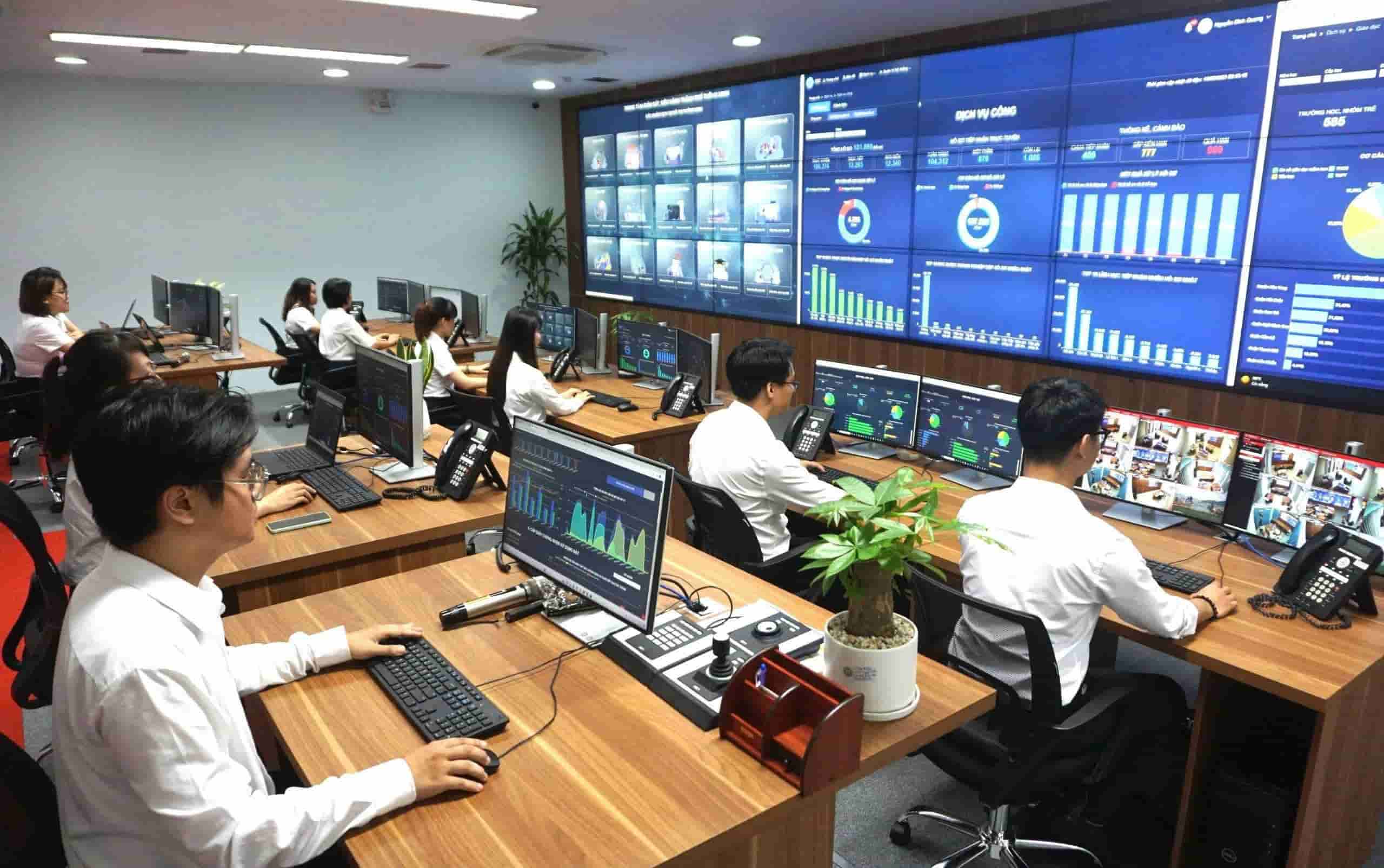 ダナンは人材獲得に多大な資金を投入しており、専門家の給与は月額最大 1 億 5,000 万ドンに上ります。写真: トラン・ティ