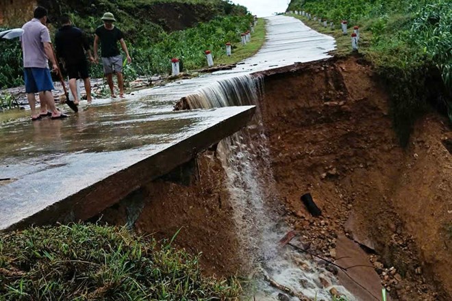 Mưa lớn gây sạt lở nhiều tuyến đường tại khu vực miền Đông tỉnh Quảng Ninh