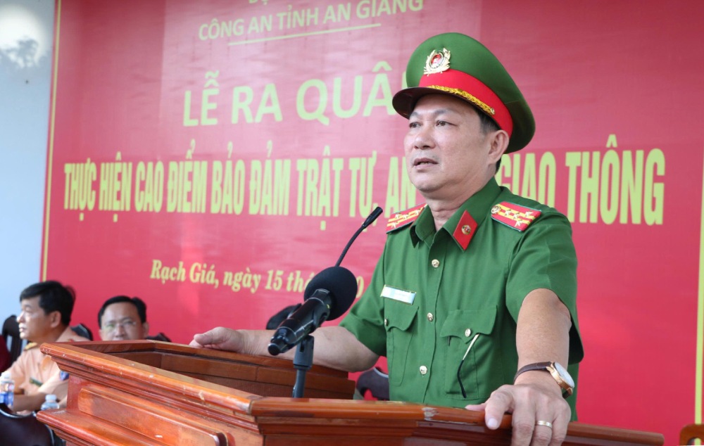 Dai ta Diep Van The, Pho Giam doc Cong an tinh An Giang phat bieu tai buoi le ra quan. Anh: Tien Dung