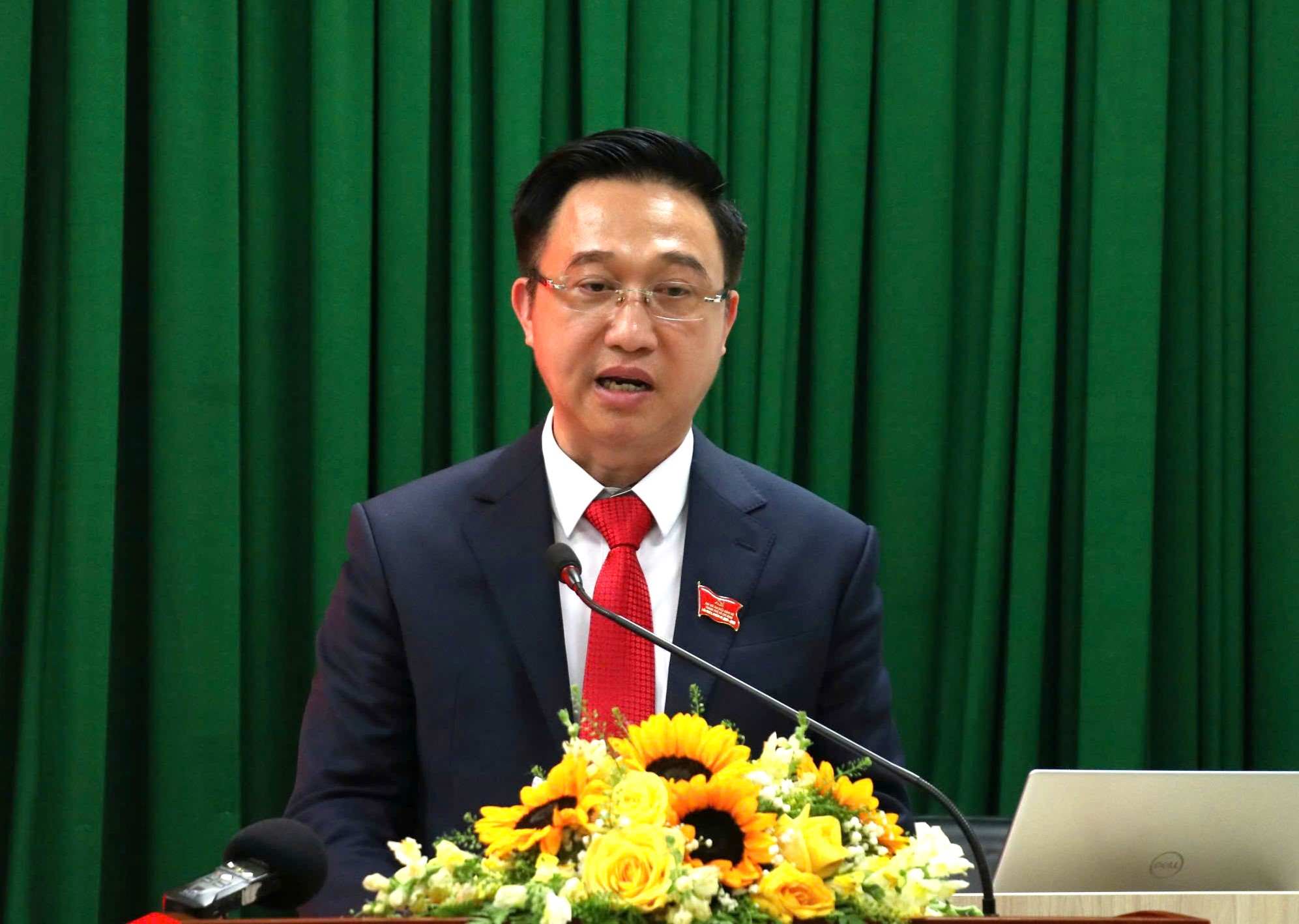 Pho Bi thu Thanh uy TPHCM Dang Minh Thong tra loi hop bao. Anh: Minh Quan