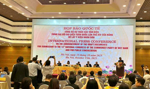 Quang cảnh họp báo quốc tế công bố Dự thảo các Văn kiện trình Đại hội Đại biểu toàn quốc lần thứ XIV của Đảng để lấy ý kiến nhân dân chiều 15.10. Ảnh: Nhật Hạ