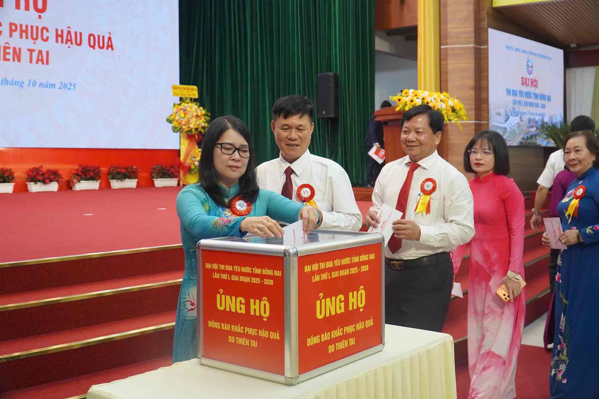 Cac dai bieu huong ung ung ho dong bao cac tinh phia Bac va Bac Trung Bo khac phuc hau qua do bao gay ra. Anh: HAC