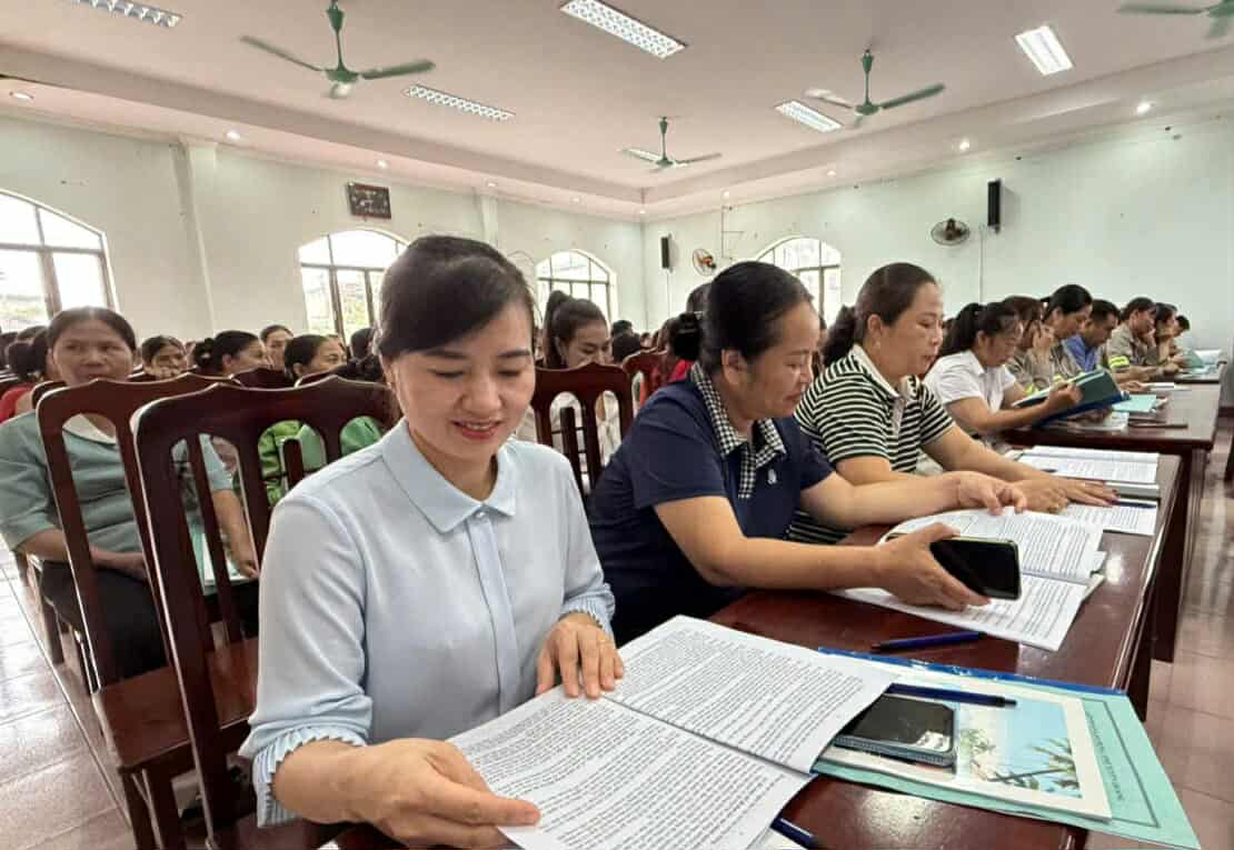Information et dialogue politique pour les travailleurs. Photo : Syndicat de Tuyen Quang