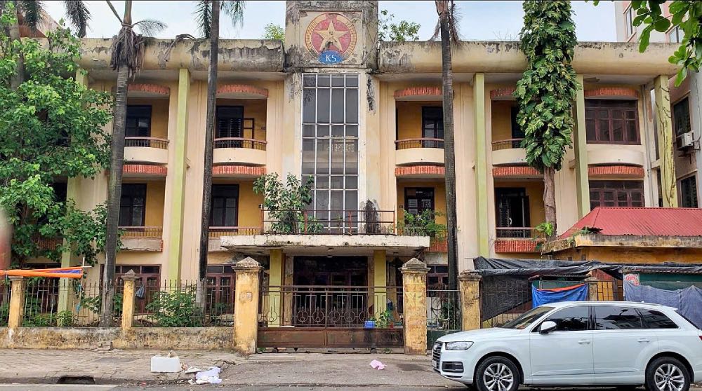 The real estate facility at 30 To Hieu (Hanoi) with a total area of 1,300 m2, including a 3-storey building and a 2-storey building is one of the surplus and unused headquarters. Photo: Pham Dong