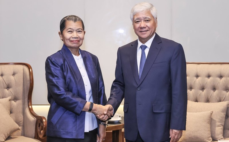 Mr. Do Van Chien - Politburo member, Secretary of the Party Central Committee, Chairman of the Central Committee of the Vietnam Fatherland Front warmly received Ms. Men Sam An, Vice President of the Cambodian People's Party, Chairman of the National Council of the Cambodian Fatherland Front for Solidarity and Development on May 24, 2025. Photo: Quang Vinh