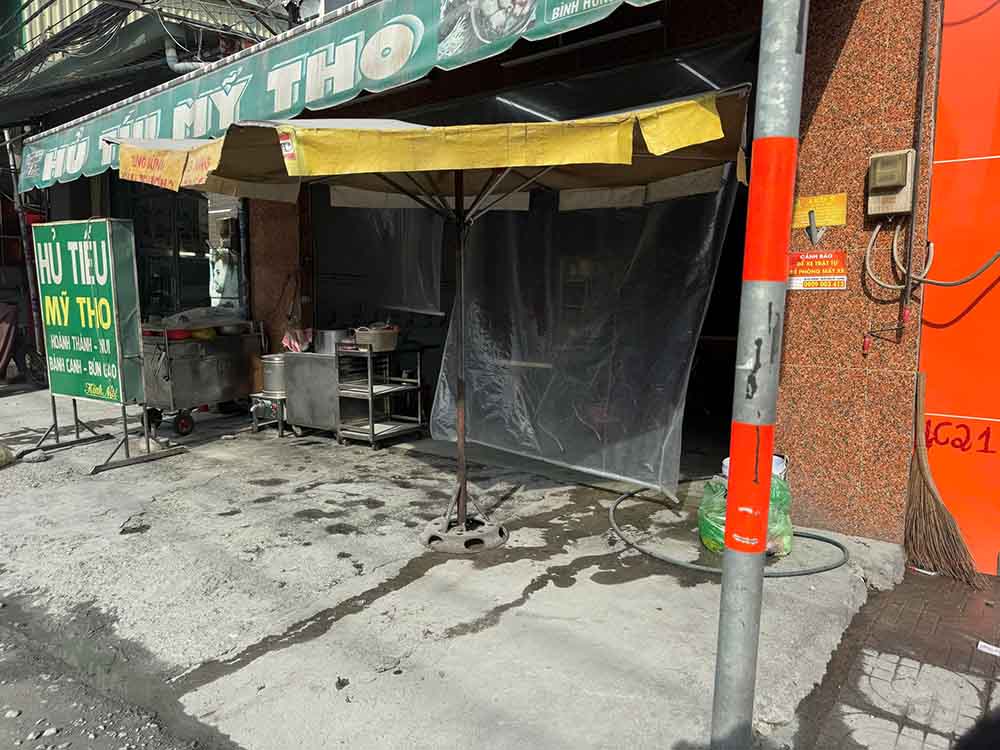 Nguoi dan dung nhieu bien phap che chan bui. Anh: Thanh Vu