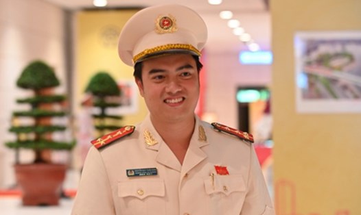 Đại úy Nguyễn Duy Tuấn Minh, Trưởng Công an phường Ô Chợ Dừa, đại biểu trẻ tuổi nhất Đại hội đại biểu Đảng bộ thành phố Hà Nội lần thứ XVIII. Ảnh: Phú Khánh