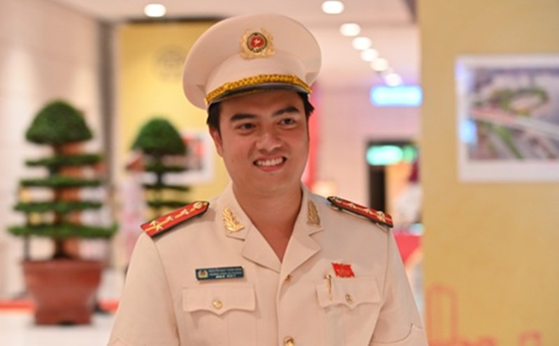 Captain Nguyen Duy Tuan Minh, Chief of O Cho Dua Ward Police, the youngest delegate to the 18th Hanoi City Party Congress. Photo: Phu Khanh