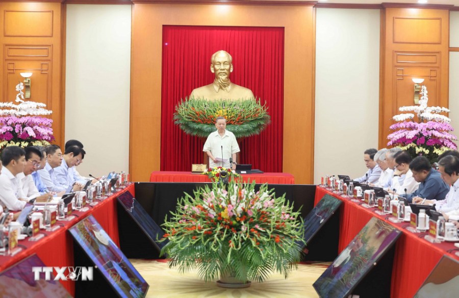 Tong Bi thu To Lam chu tri phien hop. Anh: TTXVN