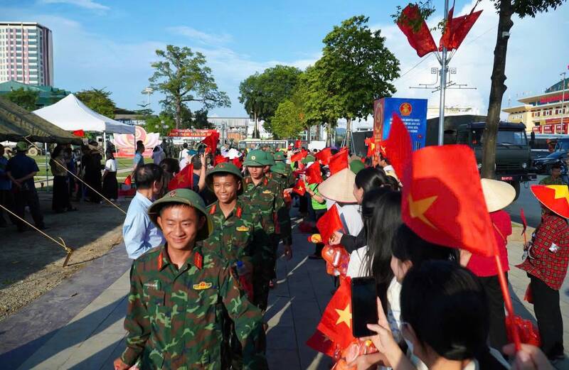 Thai Nguyen parted ways with armed forces to support flood relief. Photo: Thai Nguyen GOP