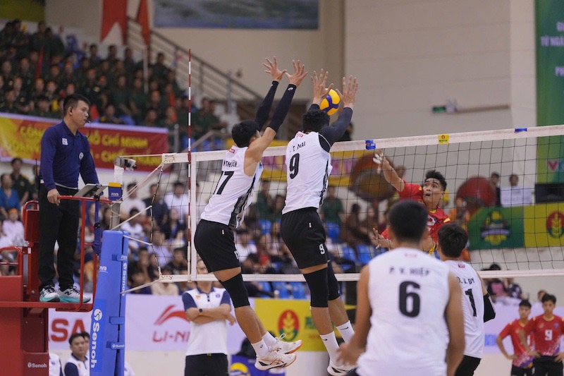 Bien Phong gianh chien thang trong set 3. Anh: VFV