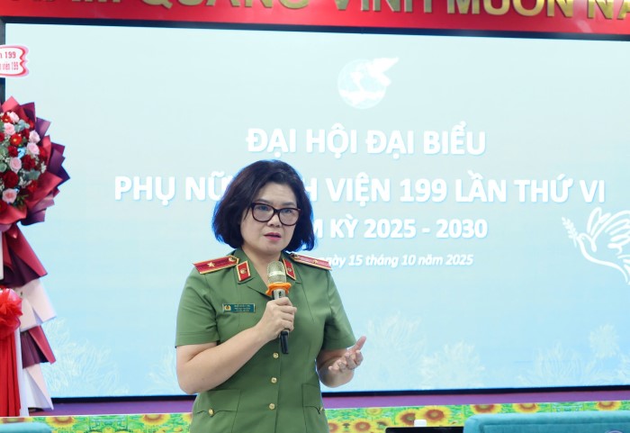 Thieu tuong Ngo Hoai Thu, Pho Cuc truong Cuc Cong tac Chinh tri, Truong ban Phu nu CAND phat bieu chi dao tai Dai hoi. Anh: Song Han